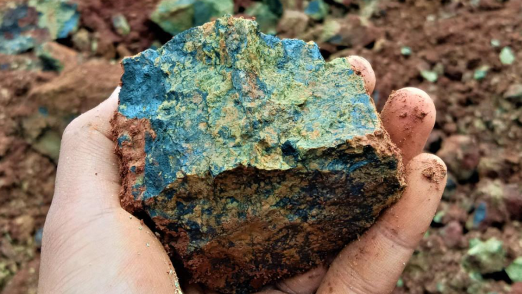batu nikel hasil sampling untuk analisis kualitas di tambang nikel